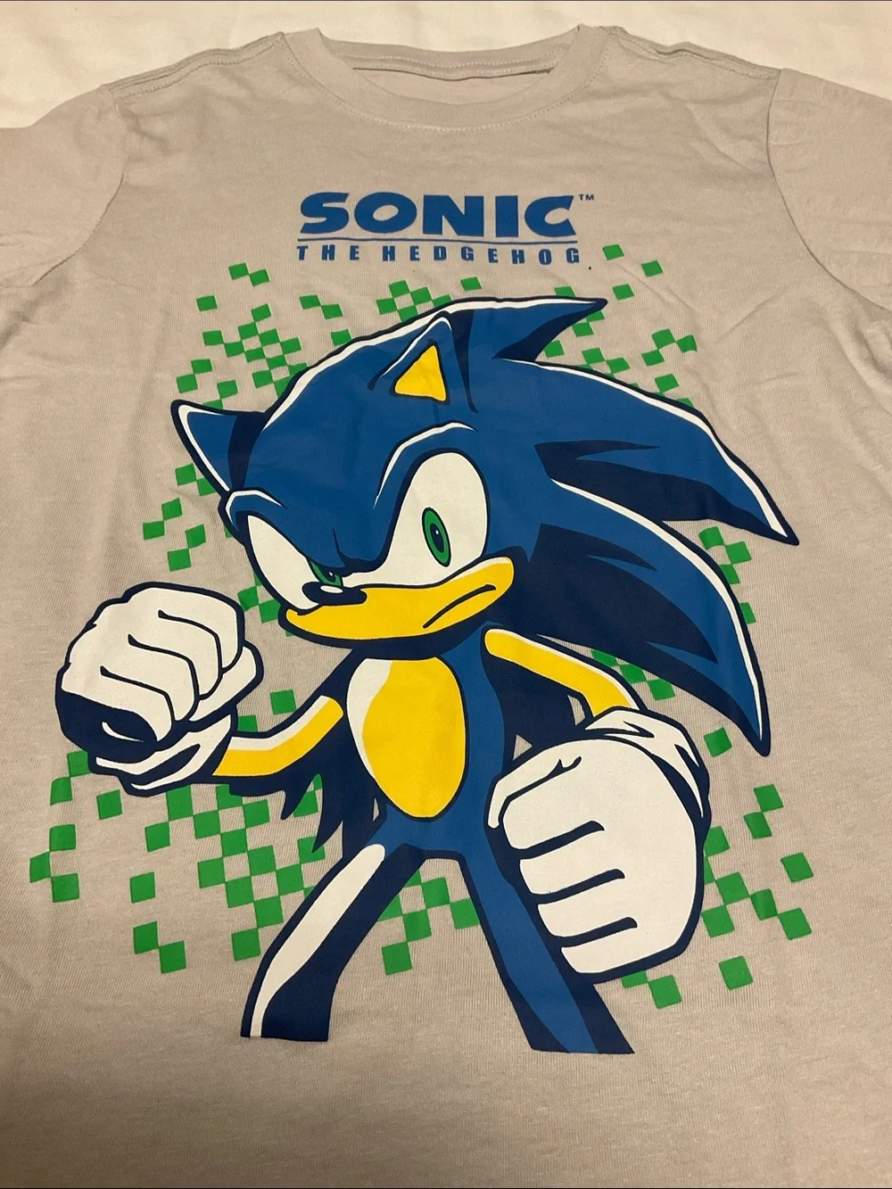 NWT Boy’s Sonic the Hedgehog Graphic Tee in Light Gray Size M